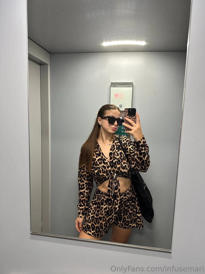 A little shopping trip i want to buy something tasty for the stomach 