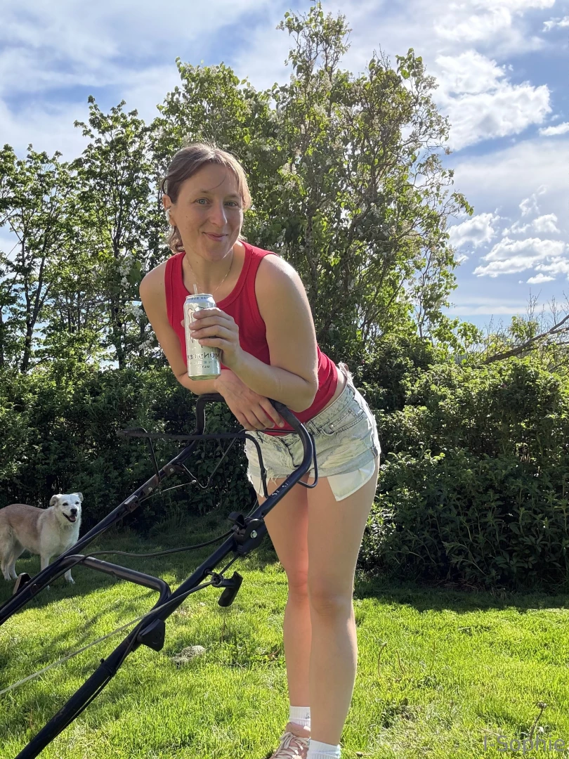 Finally some sun today so i could take of my jungle and my dogs really part 1 