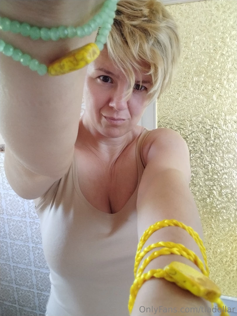 This is a blond post from my snapchat account tiadollar13 