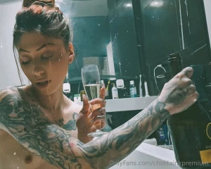 How sexy it is to drink champagne in the jacuzzi