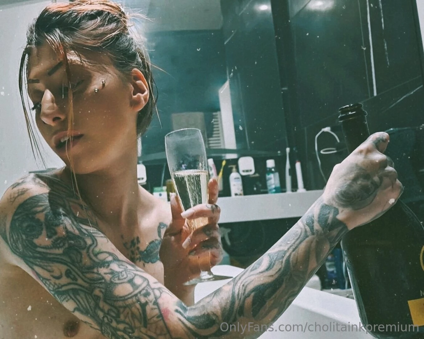 How sexy it is to drink champagne in the jacuzzi part 1 