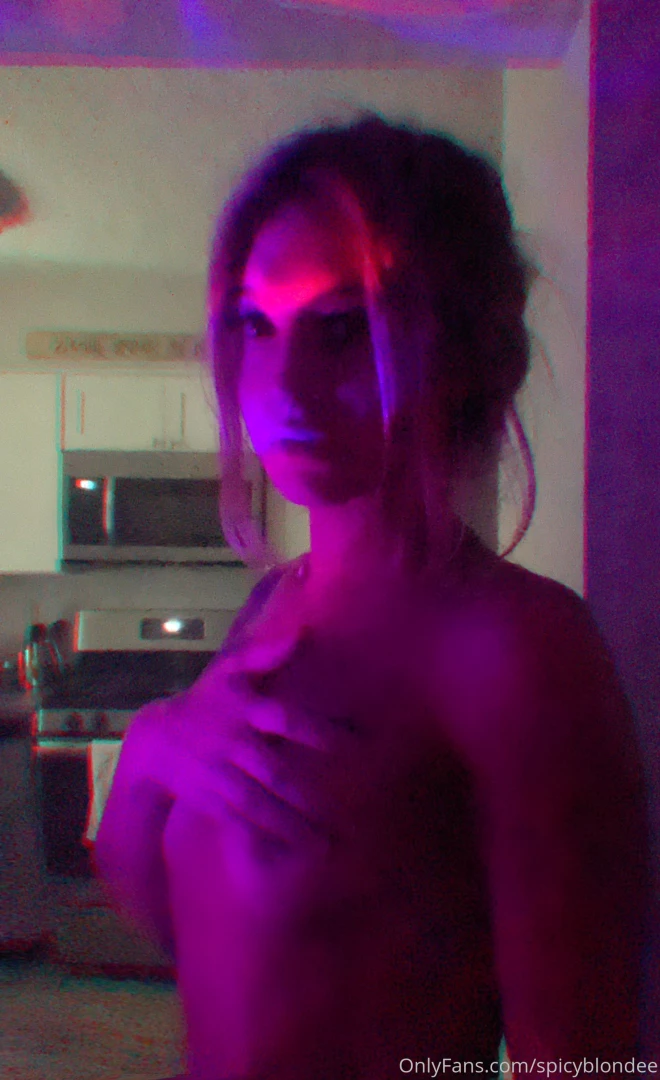 I will never not love the way these lights make me look 