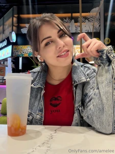 I don t go to the mall to shop i go there to eat my way around the