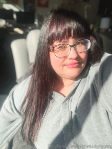 Chocolate cherry hair is back sidenote i love when even my hair color