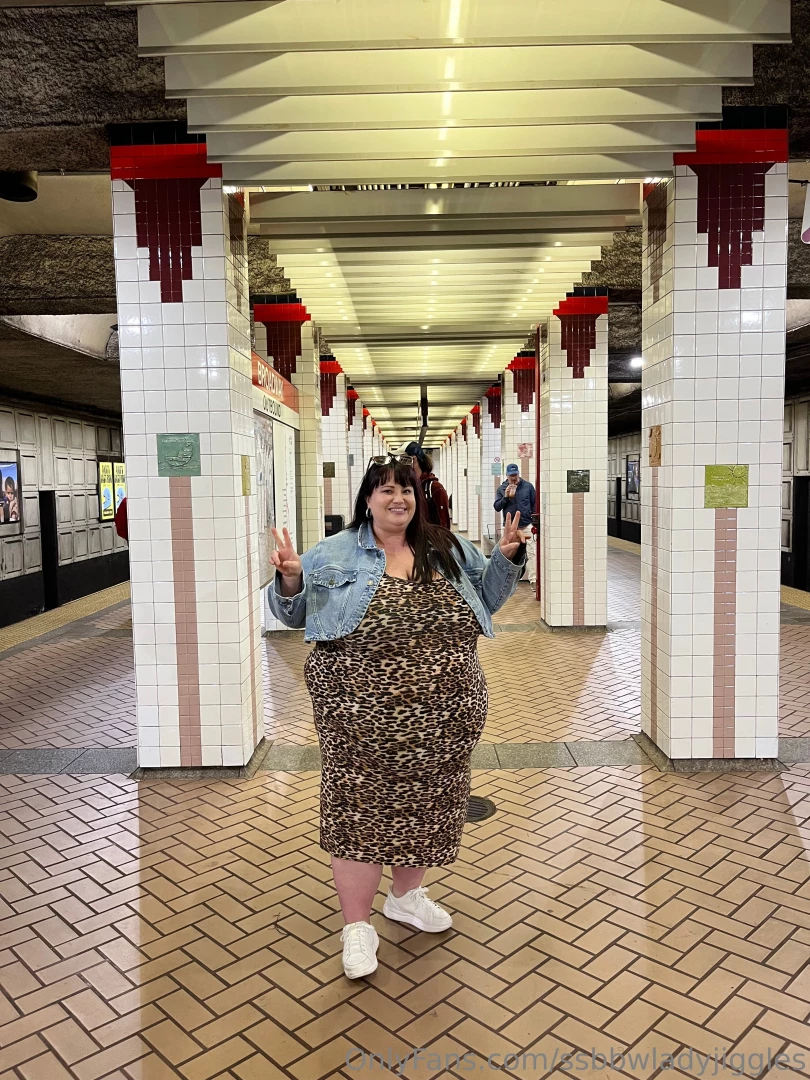 Sunday funday i met some girlies for a big brunch and found a cool part 1 