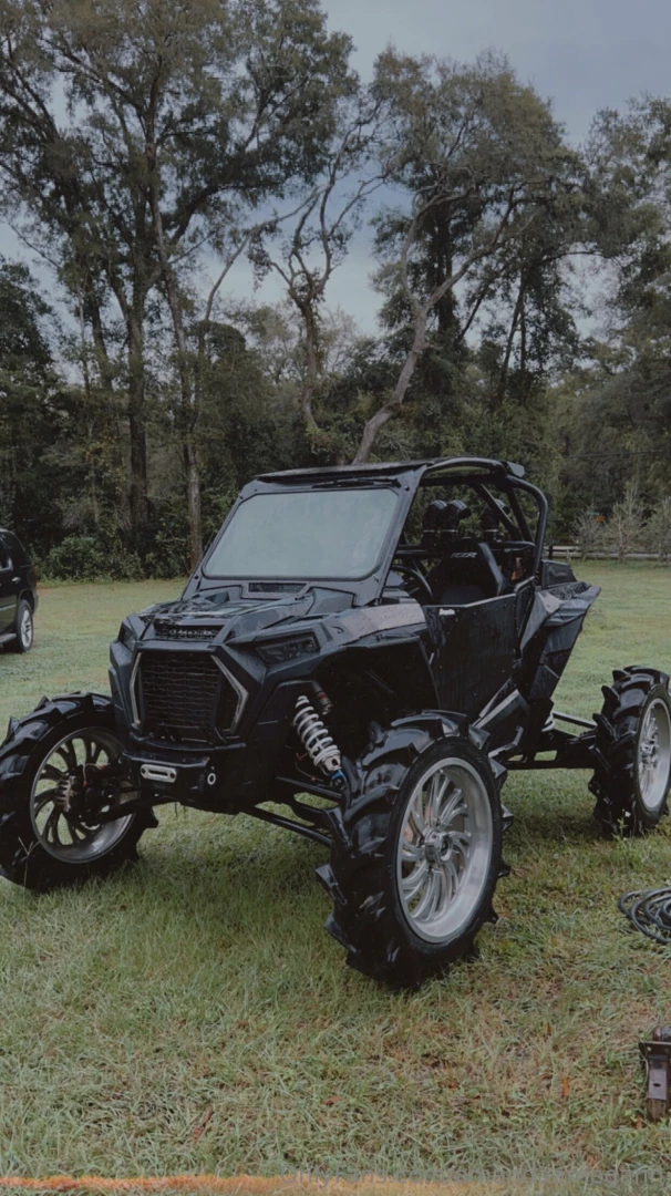 Who wants me to take a sexy photo shoot with my sxs 