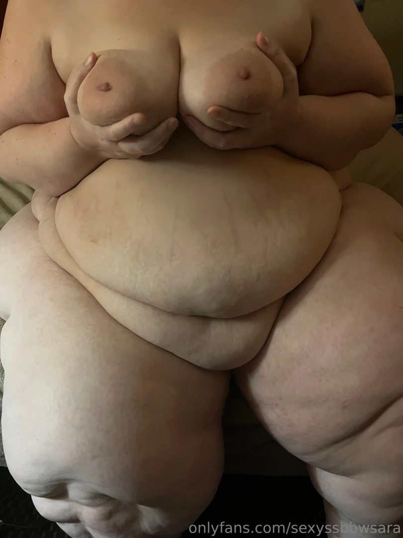 Good morning baby who wanna come play with these tittes 