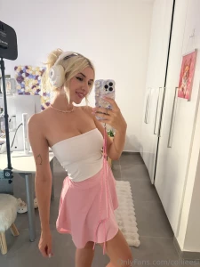 Das stream outfit von gestern ich wei nicht ob mir wei rosa besser