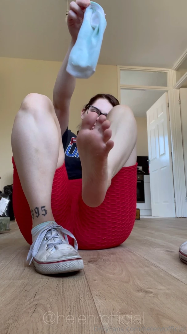 Post gym sweaty foot worship with cum encouragement its a hot day and 