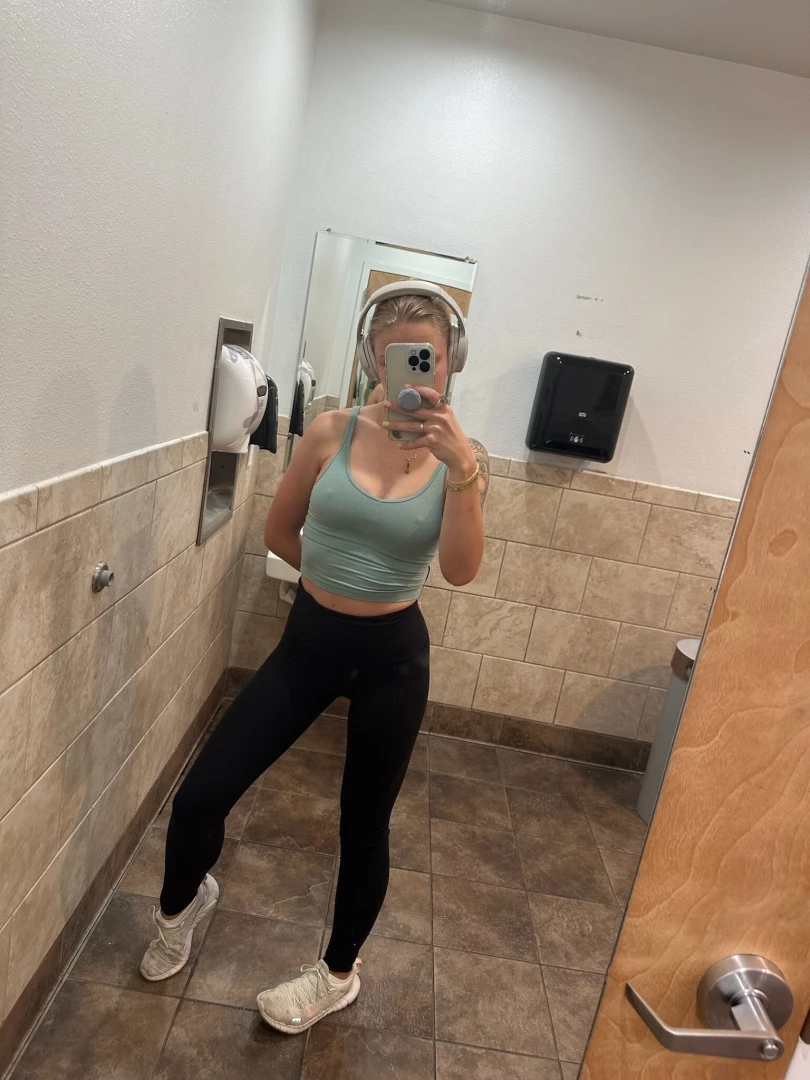 Good morning and happy friday finally made it to the actual gym so i part 3 