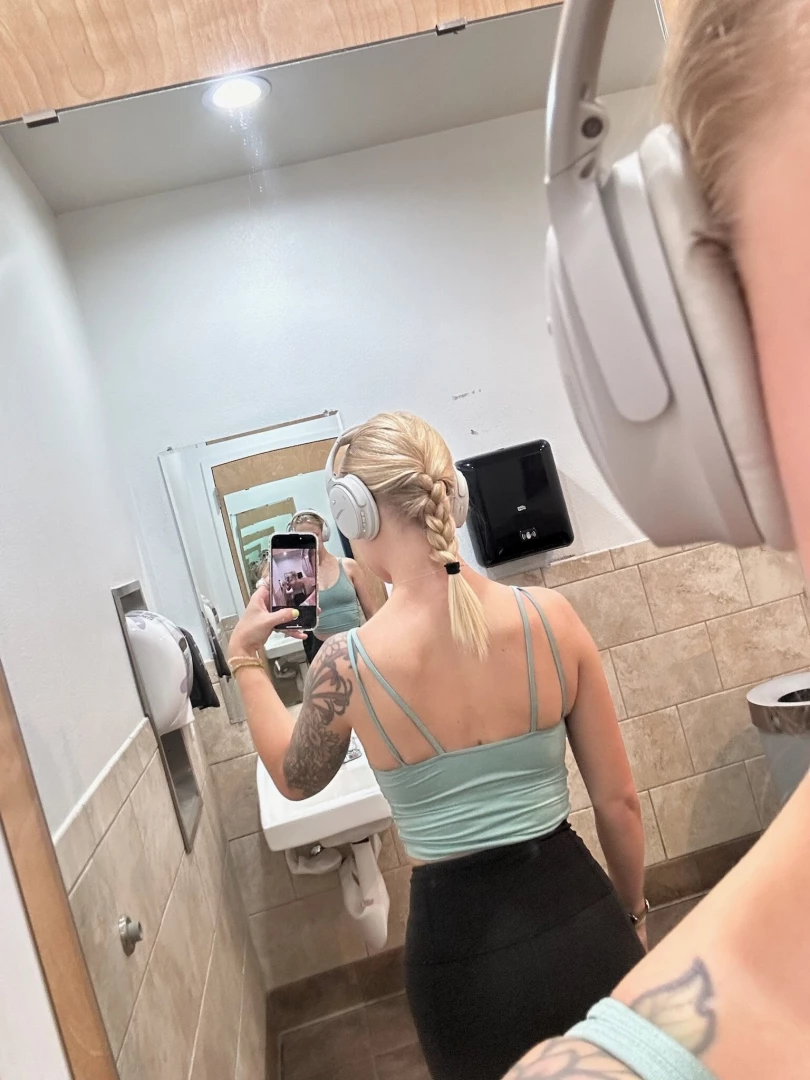 Good morning and happy friday finally made it to the actual gym so i part 4 