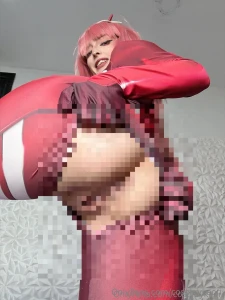 Zero two s suit couldn t handle how hot she is it gave up and it just