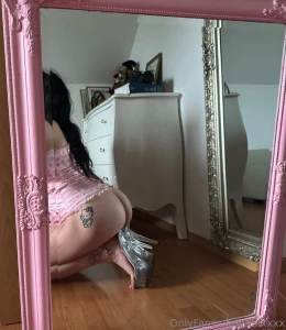 Who wants to see me squirt message me