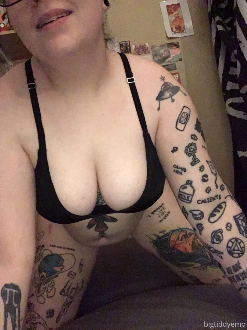 New bra arrived today it s really comfy but it didn t stay on long part 1 