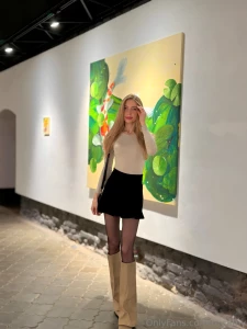 I love to visit different exhibitions of paintings every time i find part 1