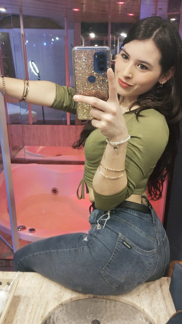 Good morning my loves this tail just wants cock would you give me 