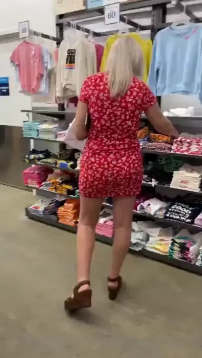 Come with me shopping today in old navy the weather was warm today so 