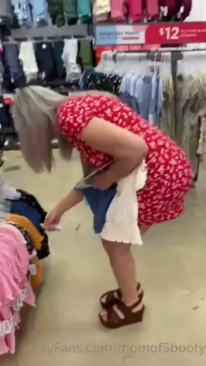 Come with me shopping today in old navy the weather was warm today so part 1 