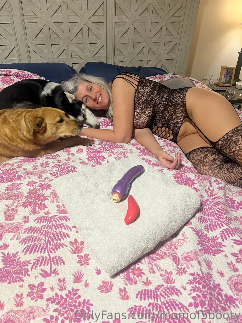 This is how a day of filming custom vids look like for a mom without 