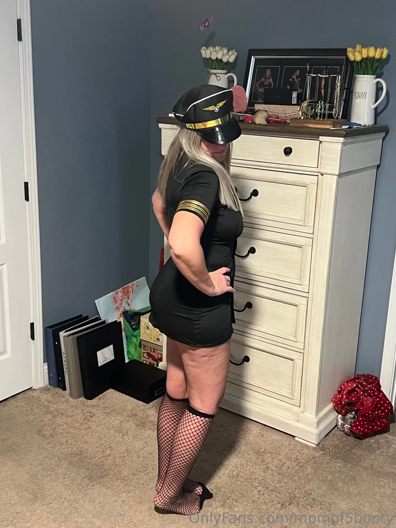 Thanks to a special special fan for sending me this sexy flight part 3 