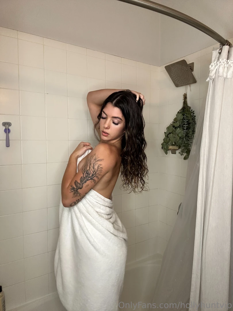 After a tiring day i love to take a hot shower to ease all the body 