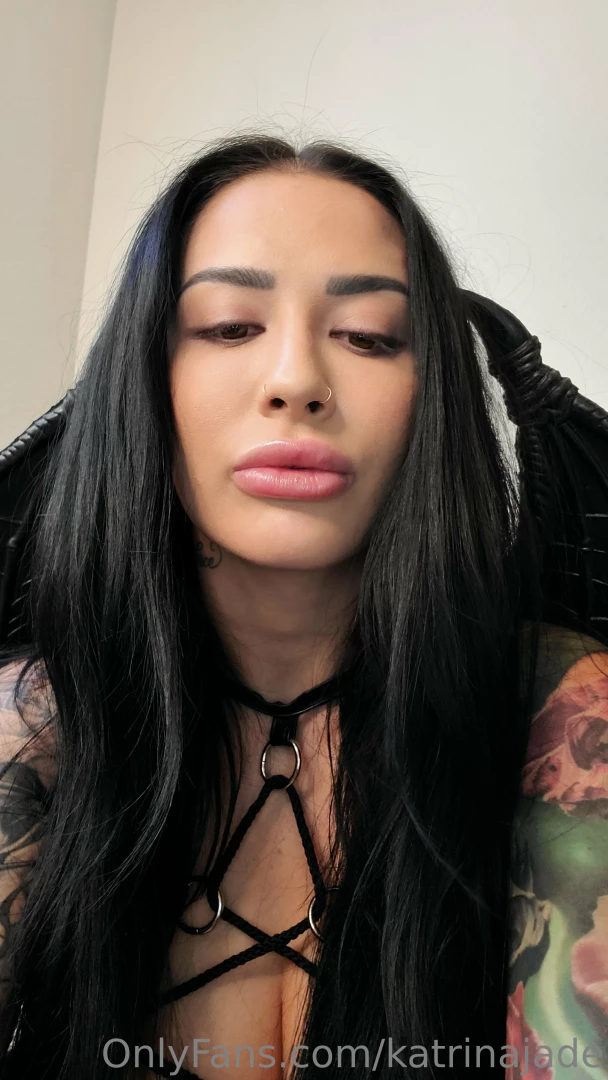 I m hungry for tips and cum 