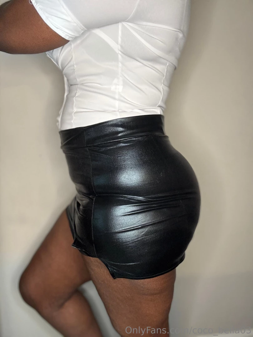 Seductive secretary 