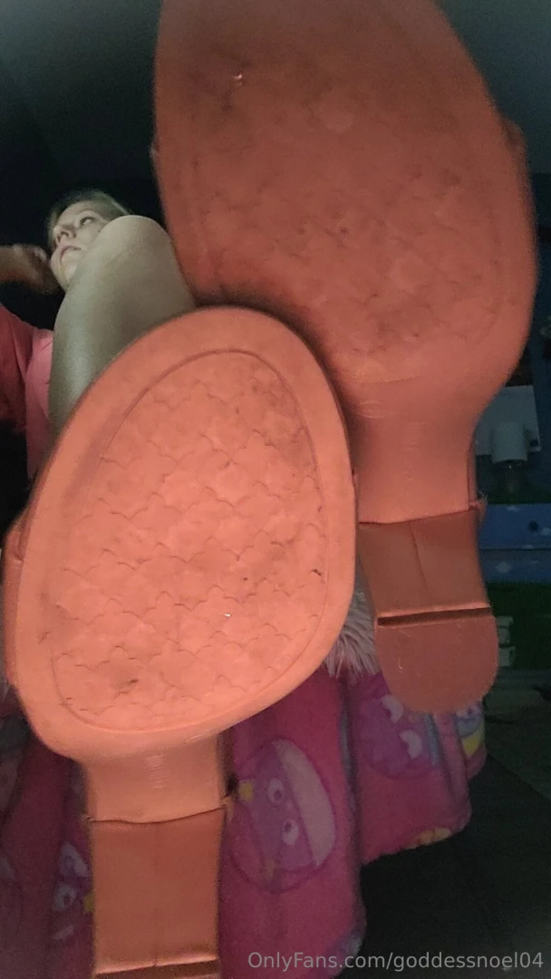 Nude heels 2 vids 5pics 