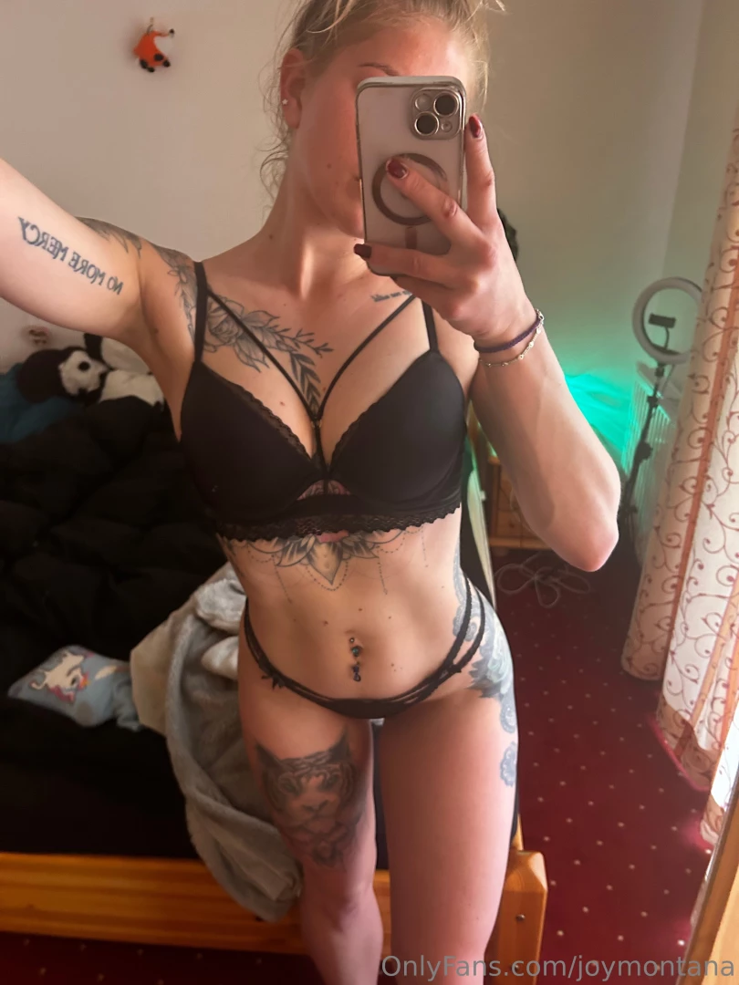 Yeah for me it s definitely the color black look how cool it is don t 