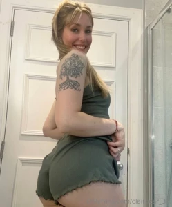 You wear something sexy for when i come home me