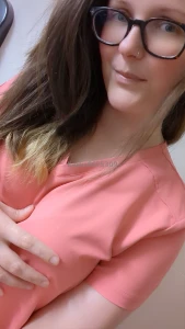 Want to see my pretty bra and titties at work