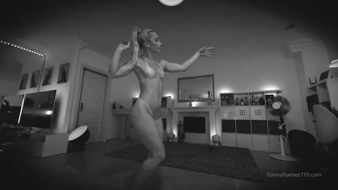 I m onnnnliiinneeee again live and direct from hannahjames710 com - 