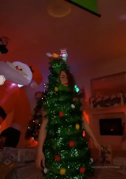 Sparkling and dancing christmas tree 