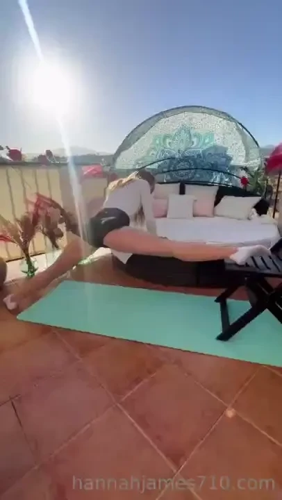 Get pussy and ass pics for free when you like 300 of my posts start 