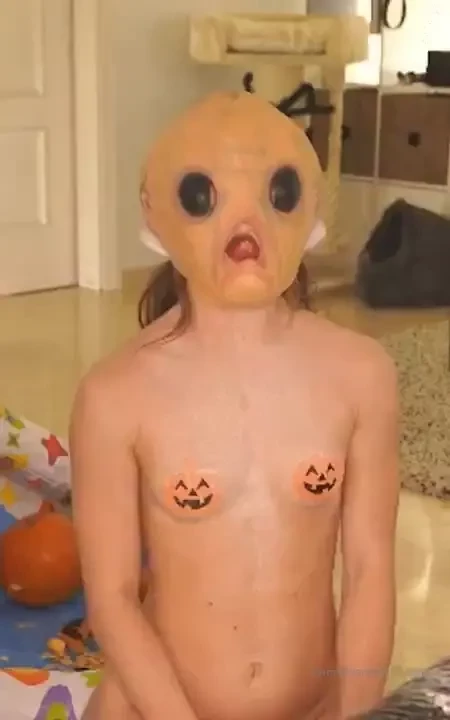 Would you let this alien lick you 