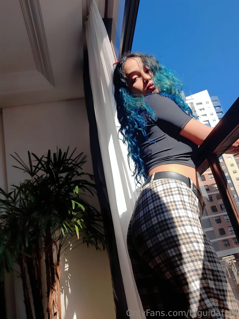 Just me soaking up the sun and pretending i m not thinking about 