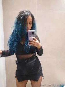 I m here to make you forget everything else