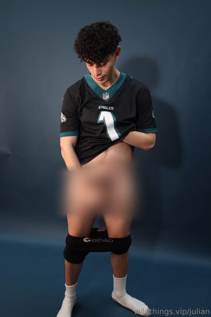 Subscribe to julianbarbozavip for all the uncensored pics from my part 1 