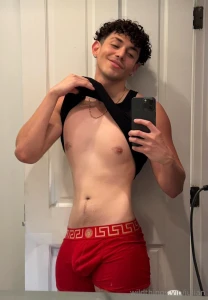 Who else bored rn need someone to talk to