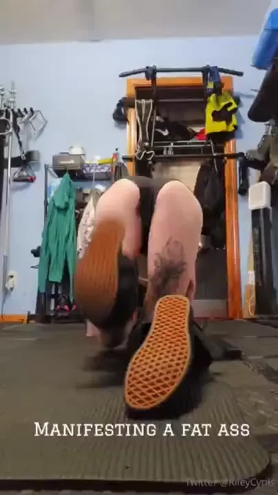 Workin on my buns slowly but i think im doin pretty well for a tiny 