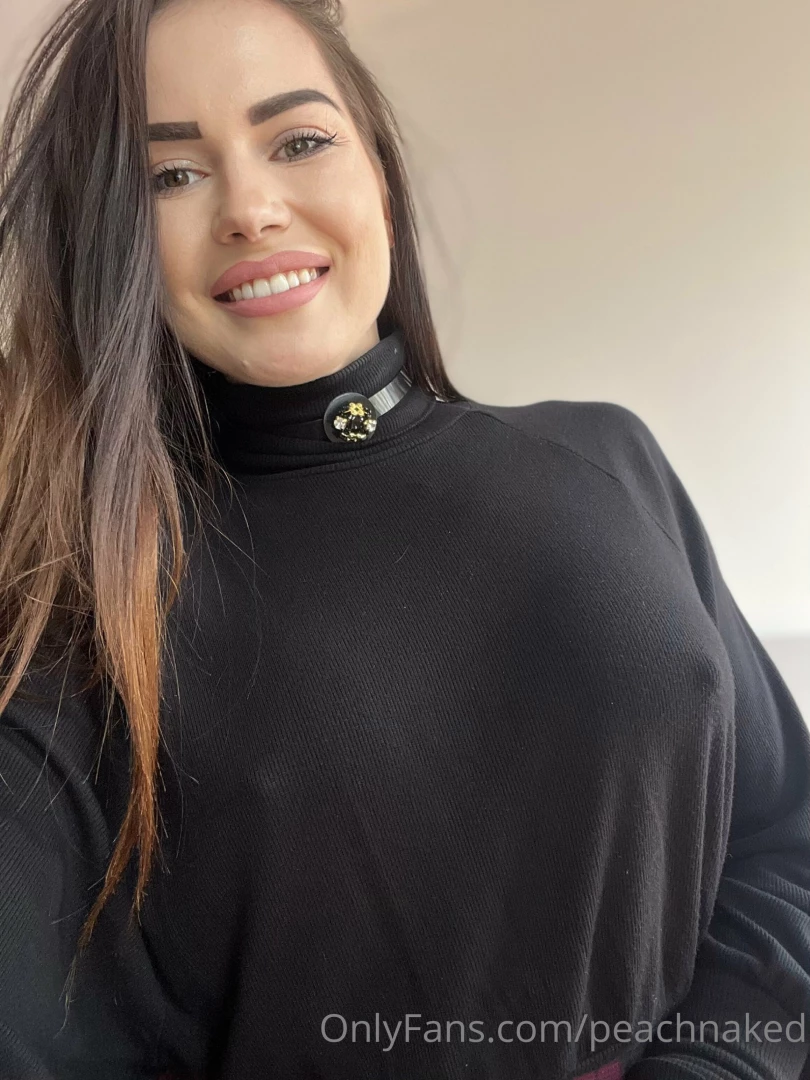 Do u like when i m working at the office without bra 