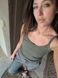 Always serving up that barefooted milf next door vibe would you come