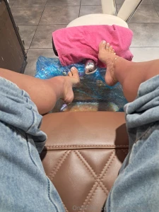 Hmmm i wonder what i should paint my toes next wanna guess what i did part 1