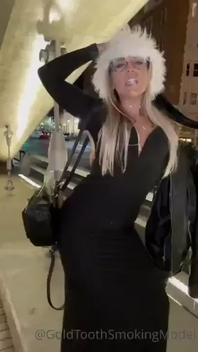 Your smoking goddess 