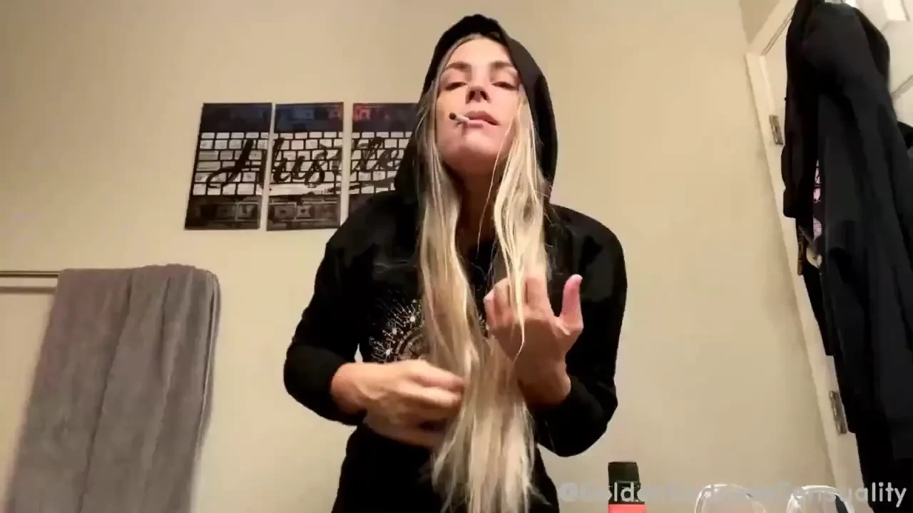 Stonermilf live on onlyfans which is 3 sooo yaaaaaa 