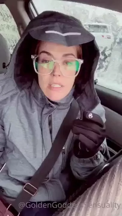 Freezing cold smokinggoddess on her smokebreak casual smokingfetish 