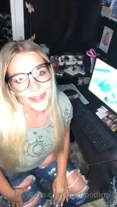 18 min 41 sec gamer milf vibe smoking on instagram live 