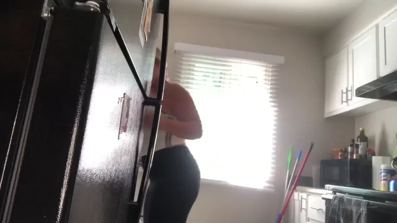 14 min 22 sexenz horniest milf ever just finished the dishes only have 