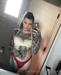 Hello boys which one do you like better 1 or 2