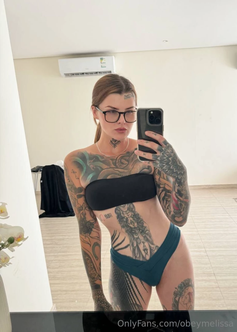 I d love to feel those hands all over my ass and tell me how much and 